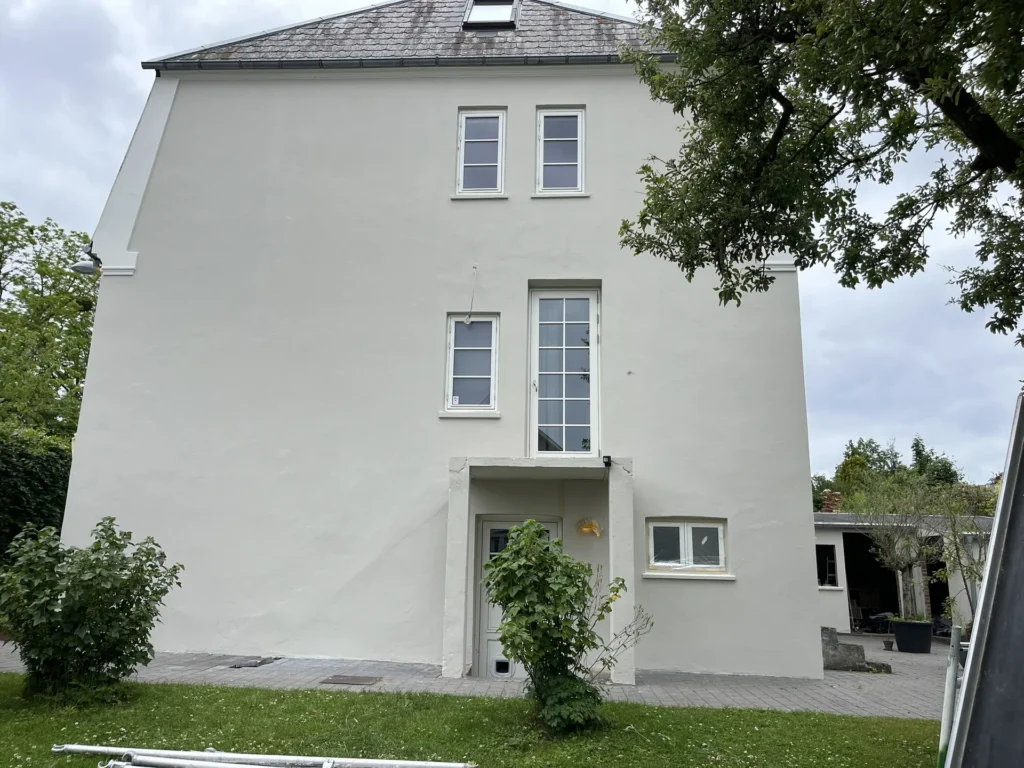 Nymalet hvid facade - færdigt resultat